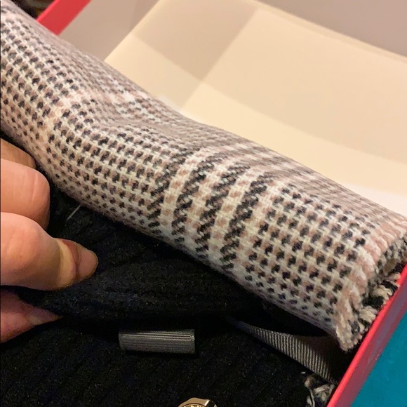 Vince Camuto Beanie and Scarf Set - Picture 3 of 5